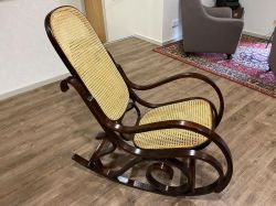 Rocking-chair couleur noyer
